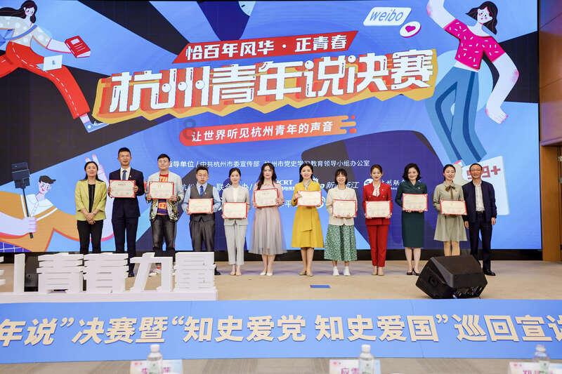 都过去四年了，别人提起当年暗恋女生他就说我不想说什么过去的事，可还老是偷偷看她还说最爱她？那我呢？游戏画面